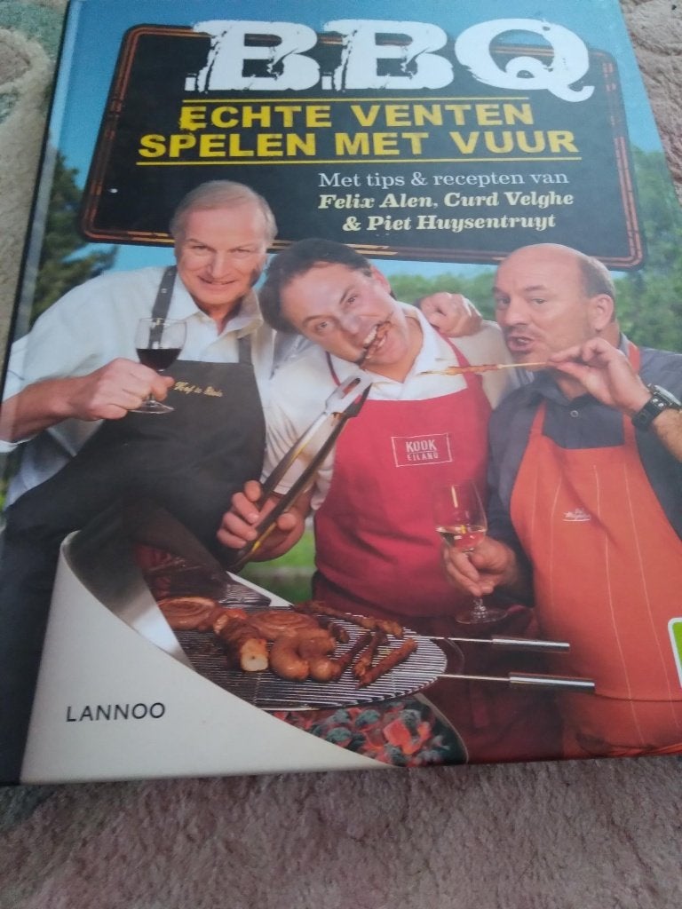 Nieuw kookboek: BBQ echte venten spelen met vuur, Ophalen of Verzenden, Nieuw