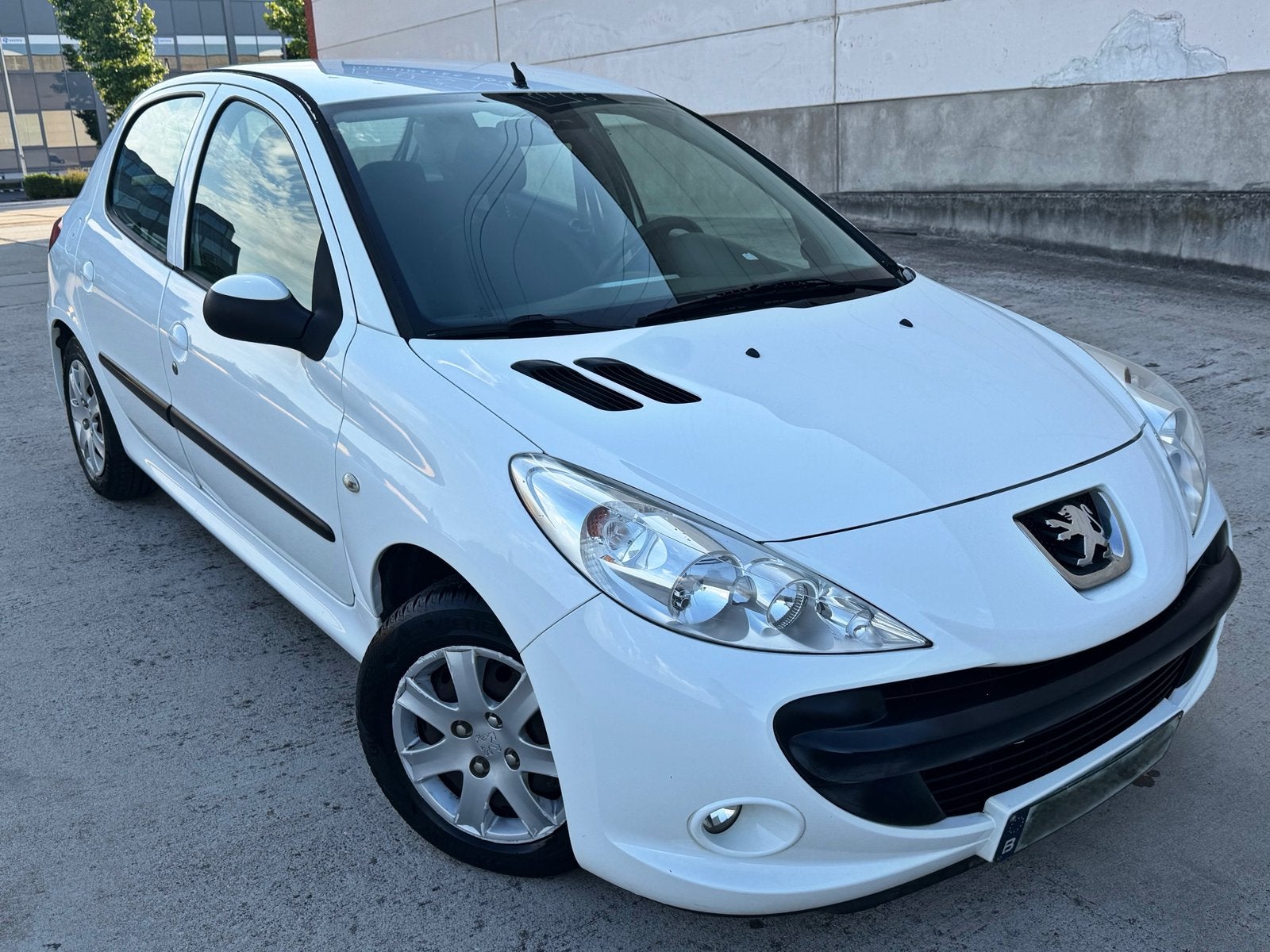 Peugeot 206+ 1.1 benzine - 90.000km - 2011 - Airco - Gekeurd, Voorwielaandrijving, Stof, Zwart, 4 cilinders
