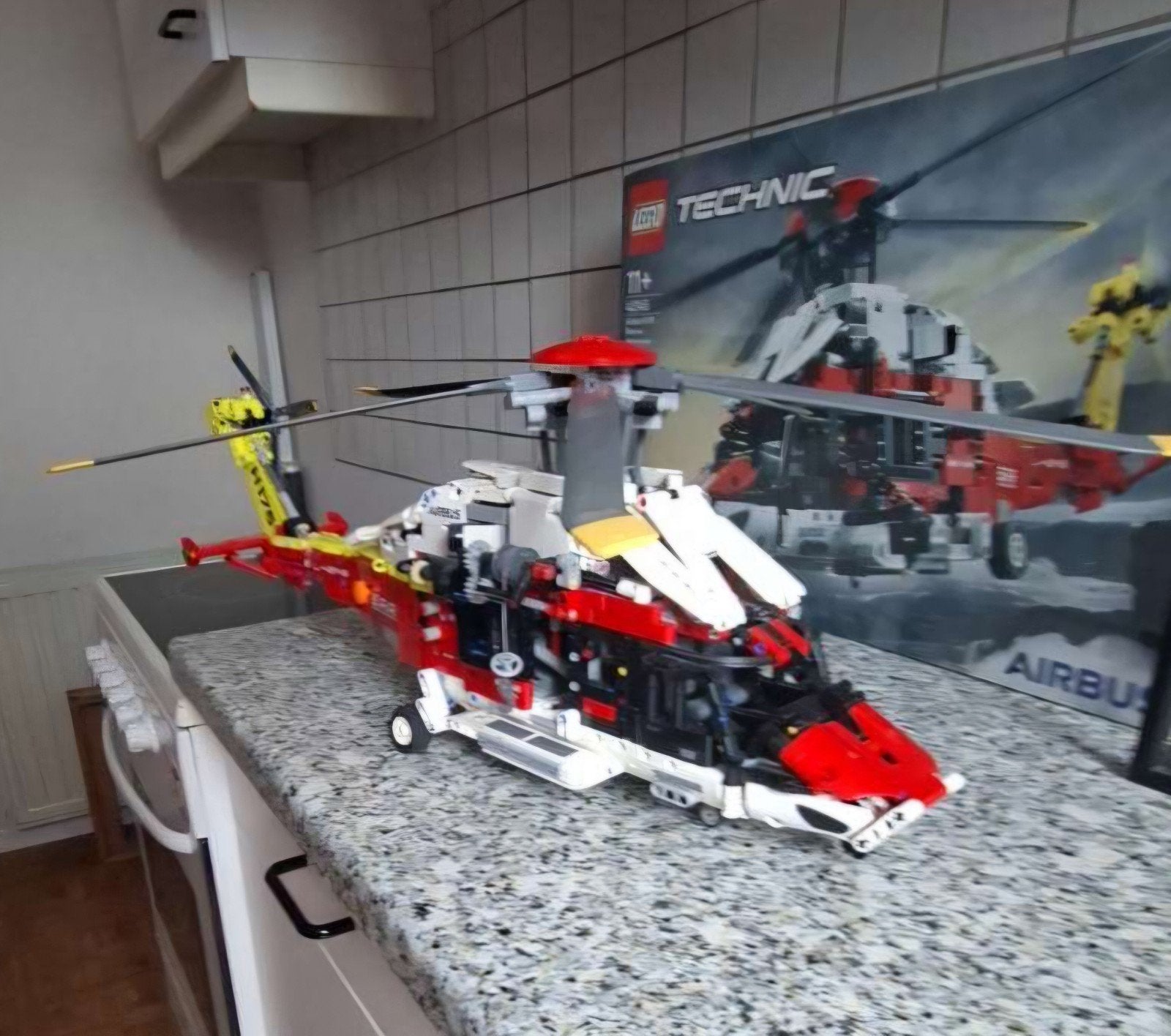 LEGO Technic 42145 Airbus H175 Reddingshelikopter

Prachtige, Ophalen, Lego, Technic