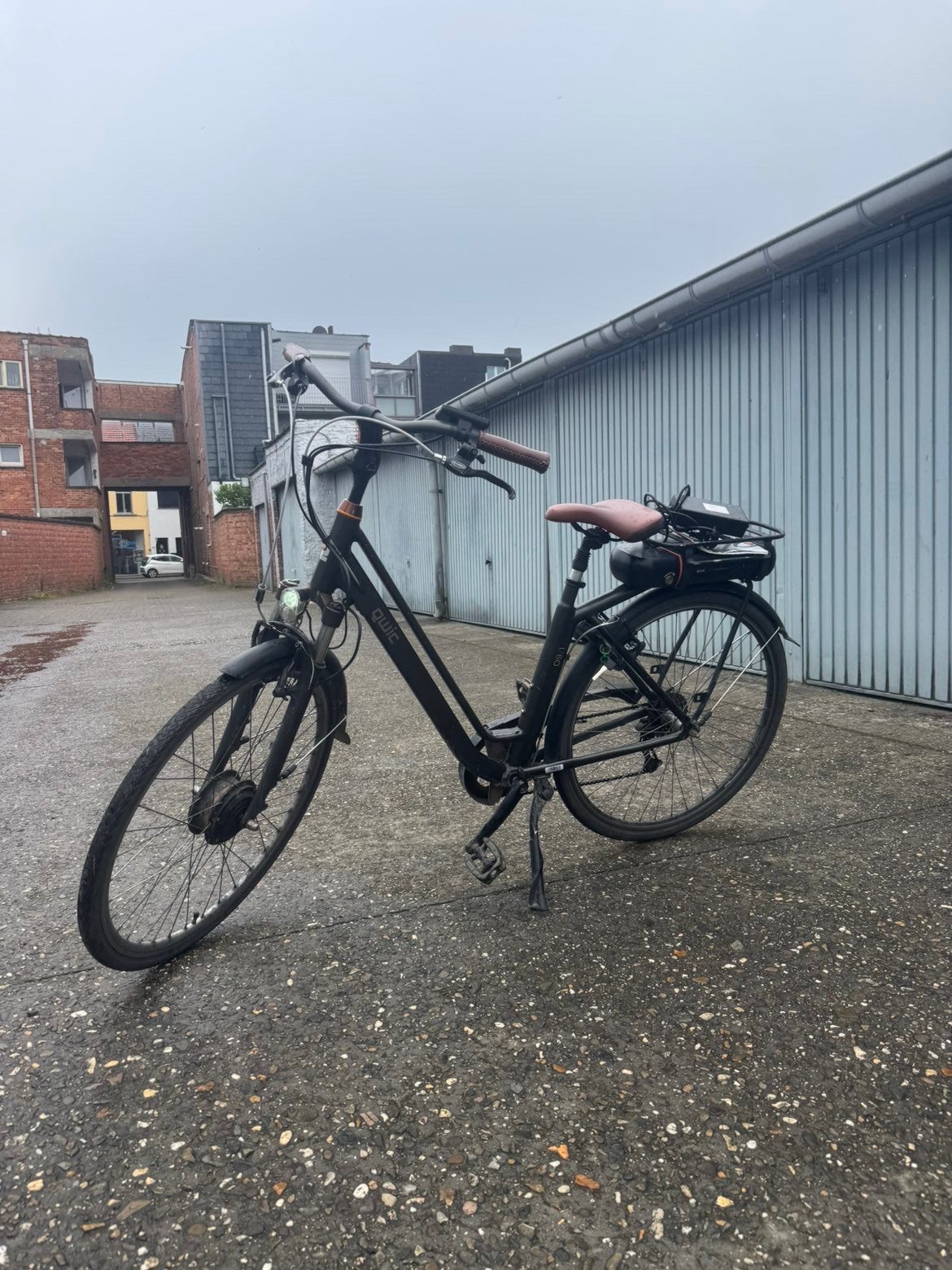 QWIC ELEKTRISCHE FIETS MET VOORMOTOR, Ophalen, Zo goed als nieuw, Qwic