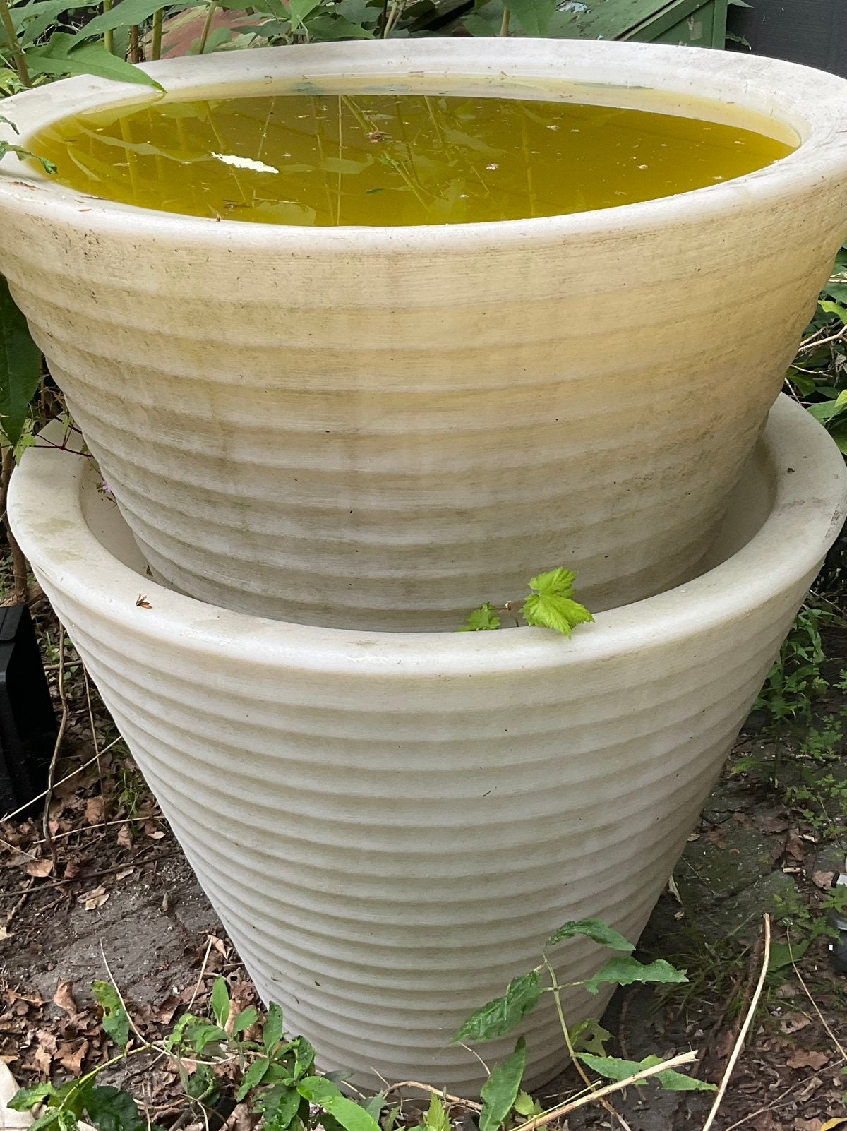 2 grote plastieken bloempotten ø 80 hoogte 68 cm, Tuin en Terras, Bloempotten, Ophalen, Gebruikt, Kunststof