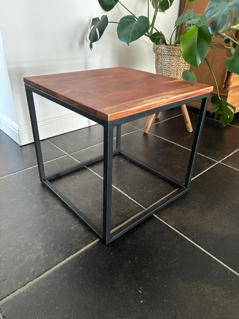 Mooi industrieel bijzettafeltje/salontafeltje, Huis en Inrichting, Ophalen, Zo goed als nieuw