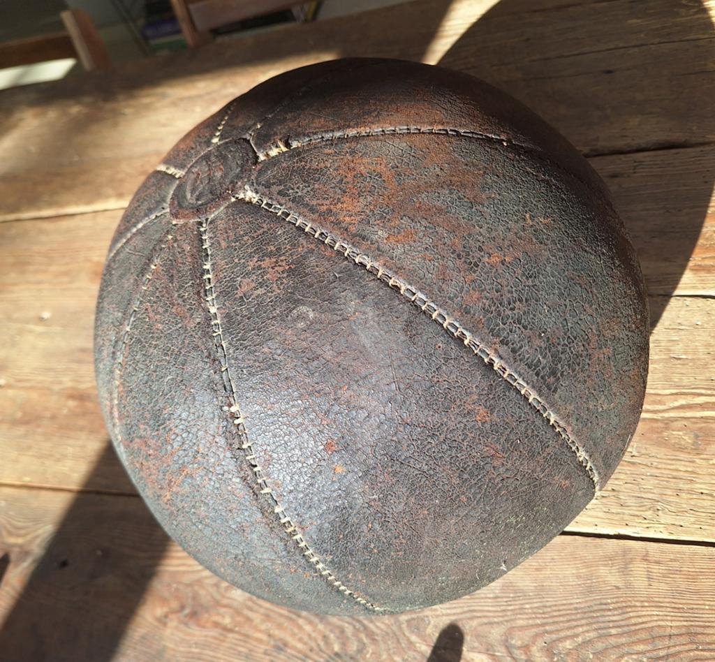 Vintage krachtbal, Huis en Inrichting, Zetels | Voetbanken en poefs, Ophalen of Verzenden