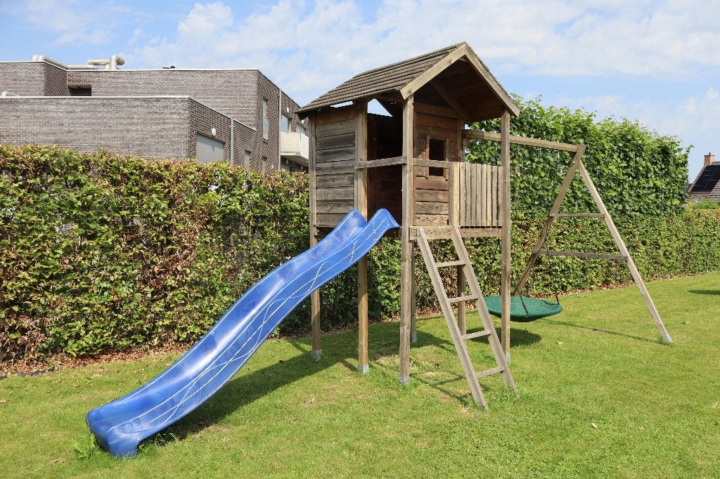 Stevig houten speeltuig met speelhuisje glijbaan & schommels, Ophalen, Gebruikt, Schommel
