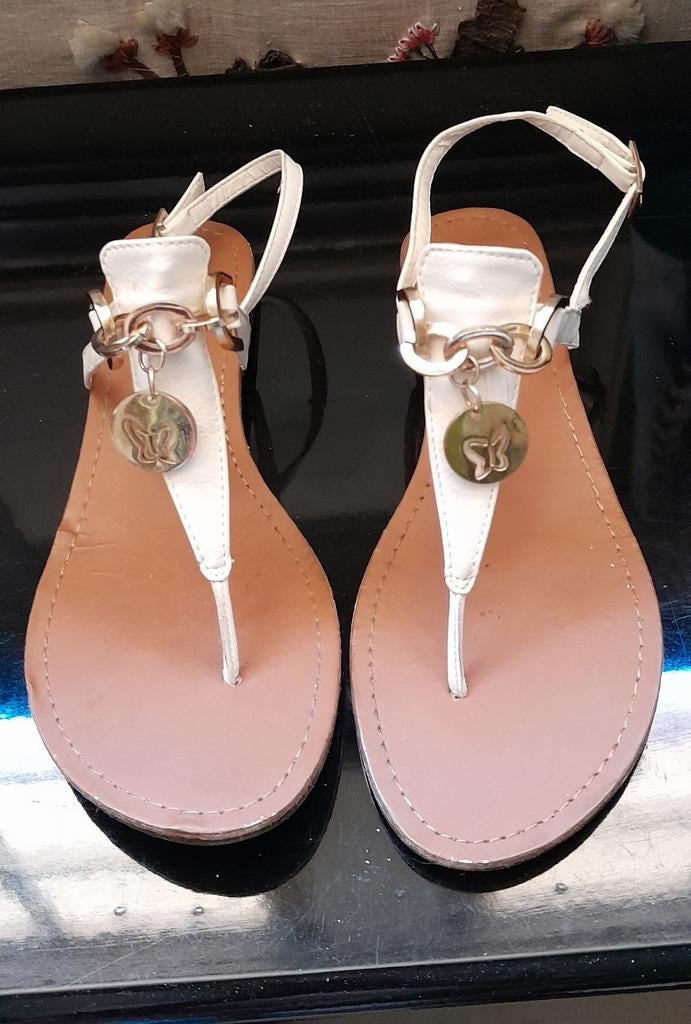 Prachtige sandaaltjes met bedel 39., Kleding | Dames, Schoenen, Ophalen of Verzenden, Zo goed als nieuw, Instappers