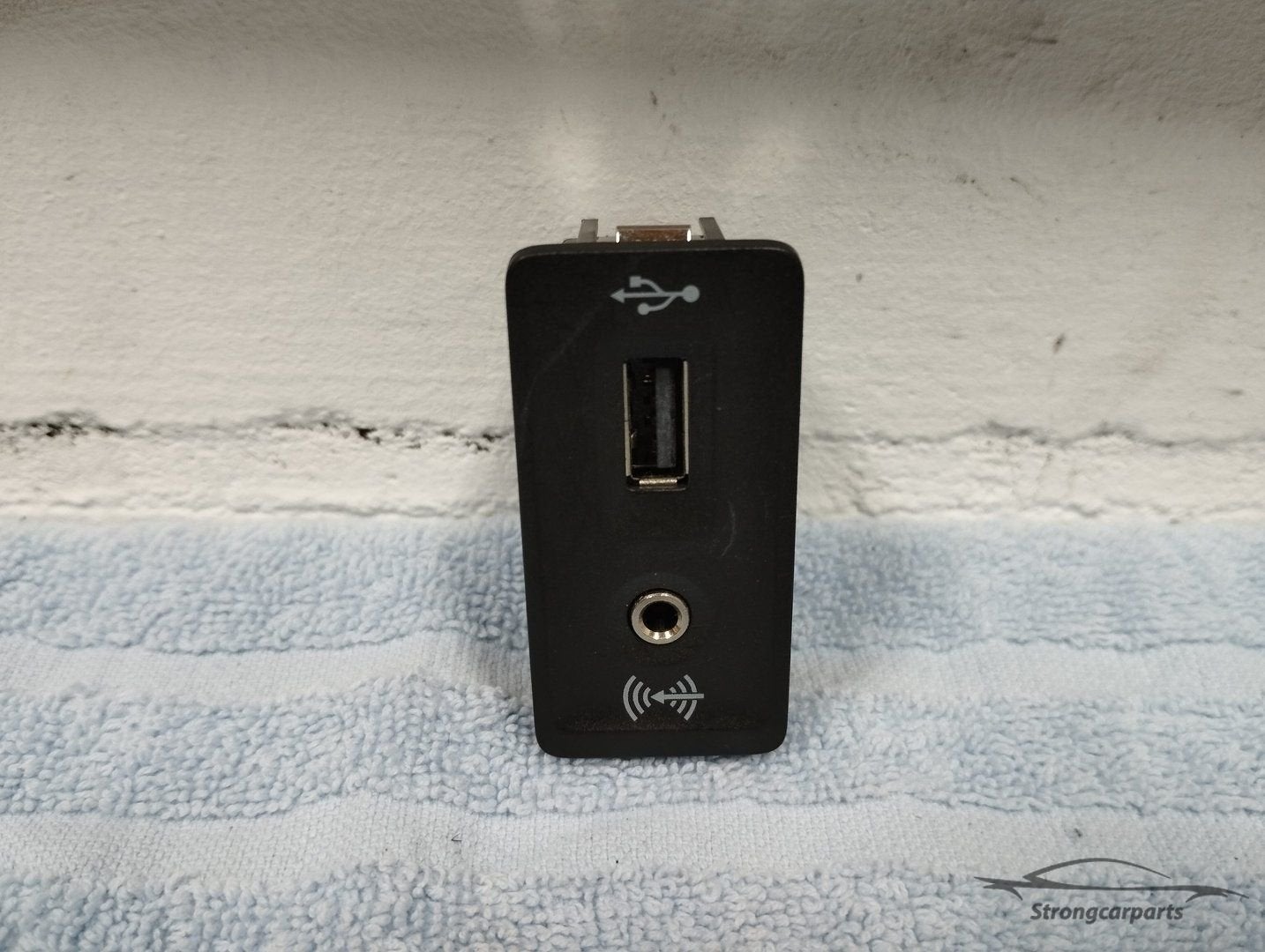 Aux/USB aansluiting Volkswagen Golf 7 5G1 5Q0035725, Volkswagen, -, Utilisé, -