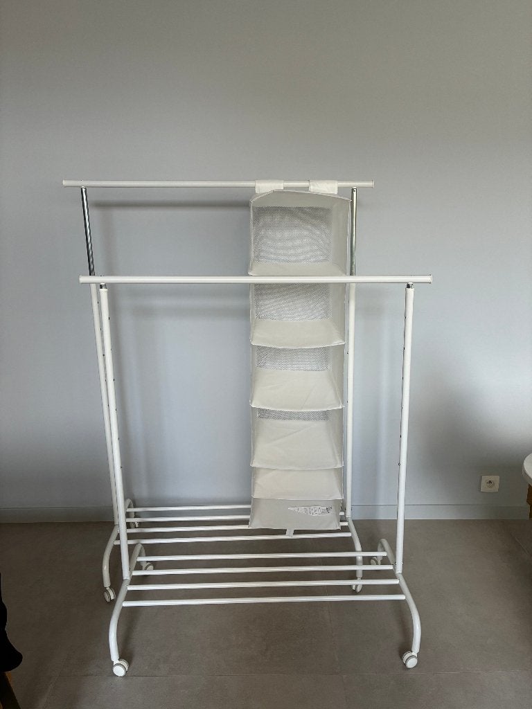 2 tringles blanches avec 2 rangements, Enlèvement, Avec roues, Comme neuf