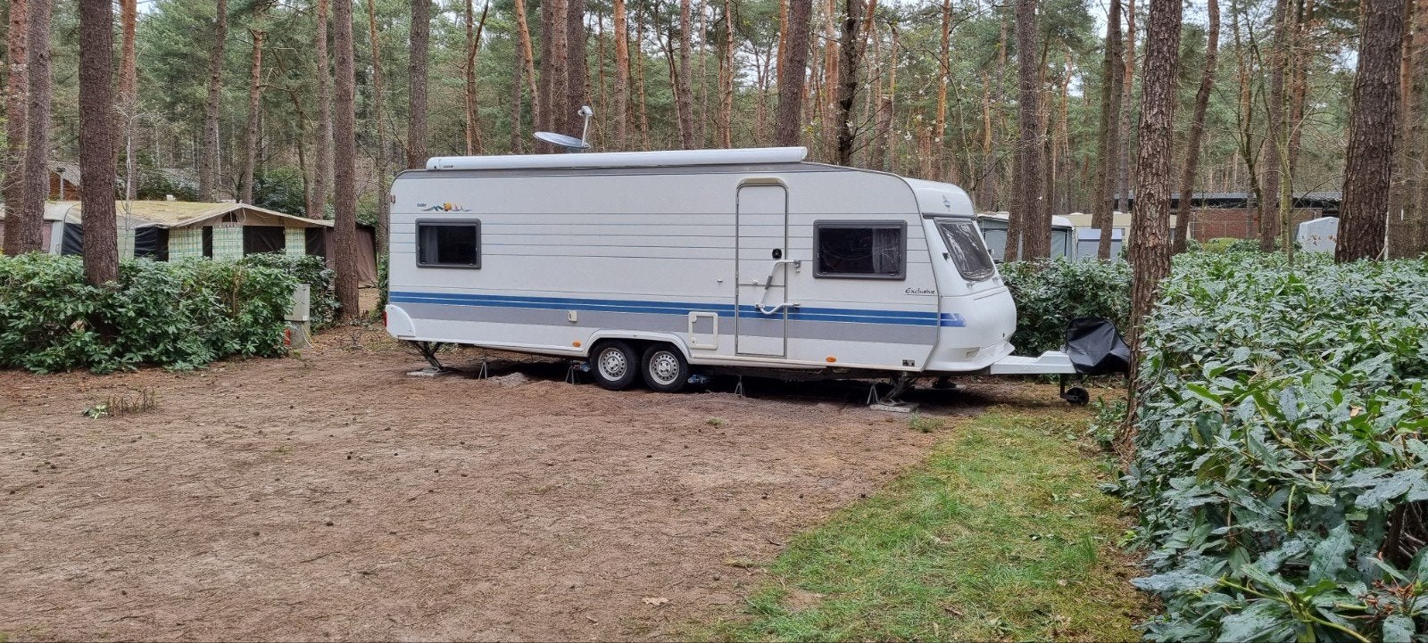 Caravan Hobby 650 exclusive (2001) te koop, Caravans en Kamperen, Hobby, Vast bed, Particulier, Meer dan 6