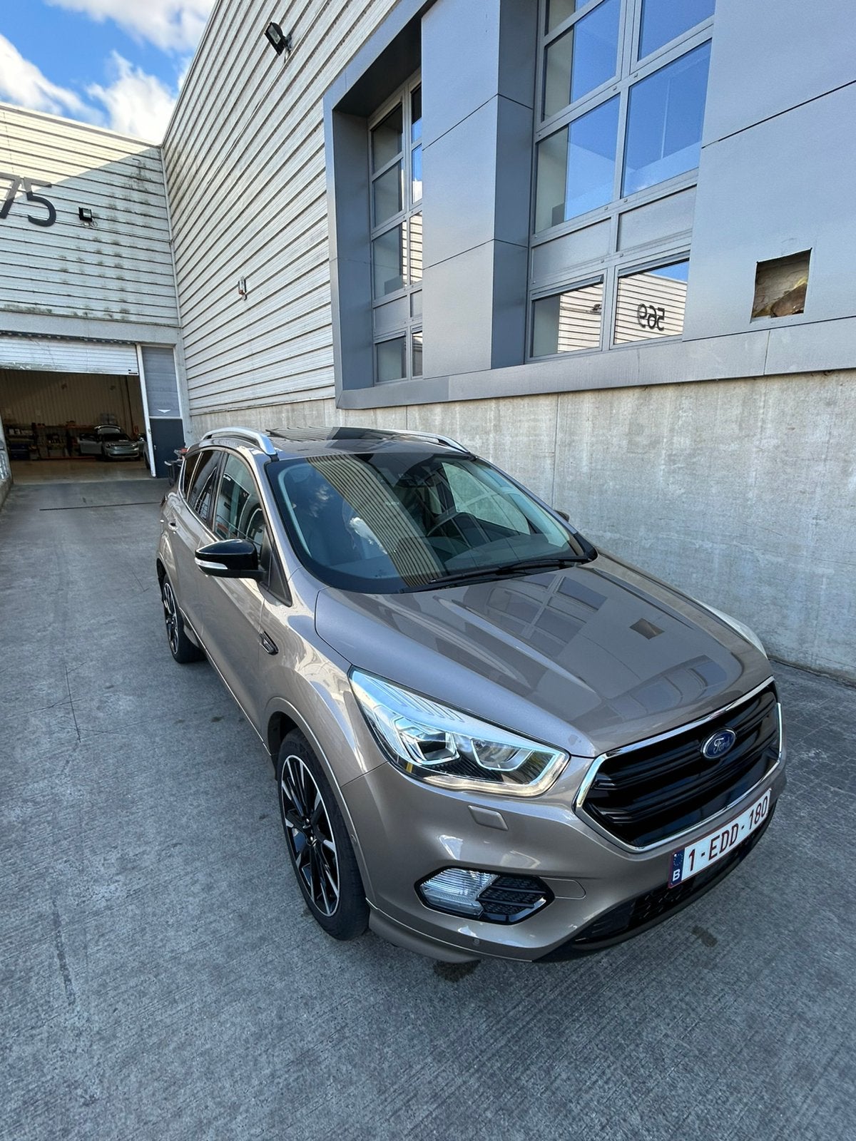 Ford Kuga 1.5 ecoboost, Voorwielaandrijving, 1498 cc, 4 cilinders, Beige