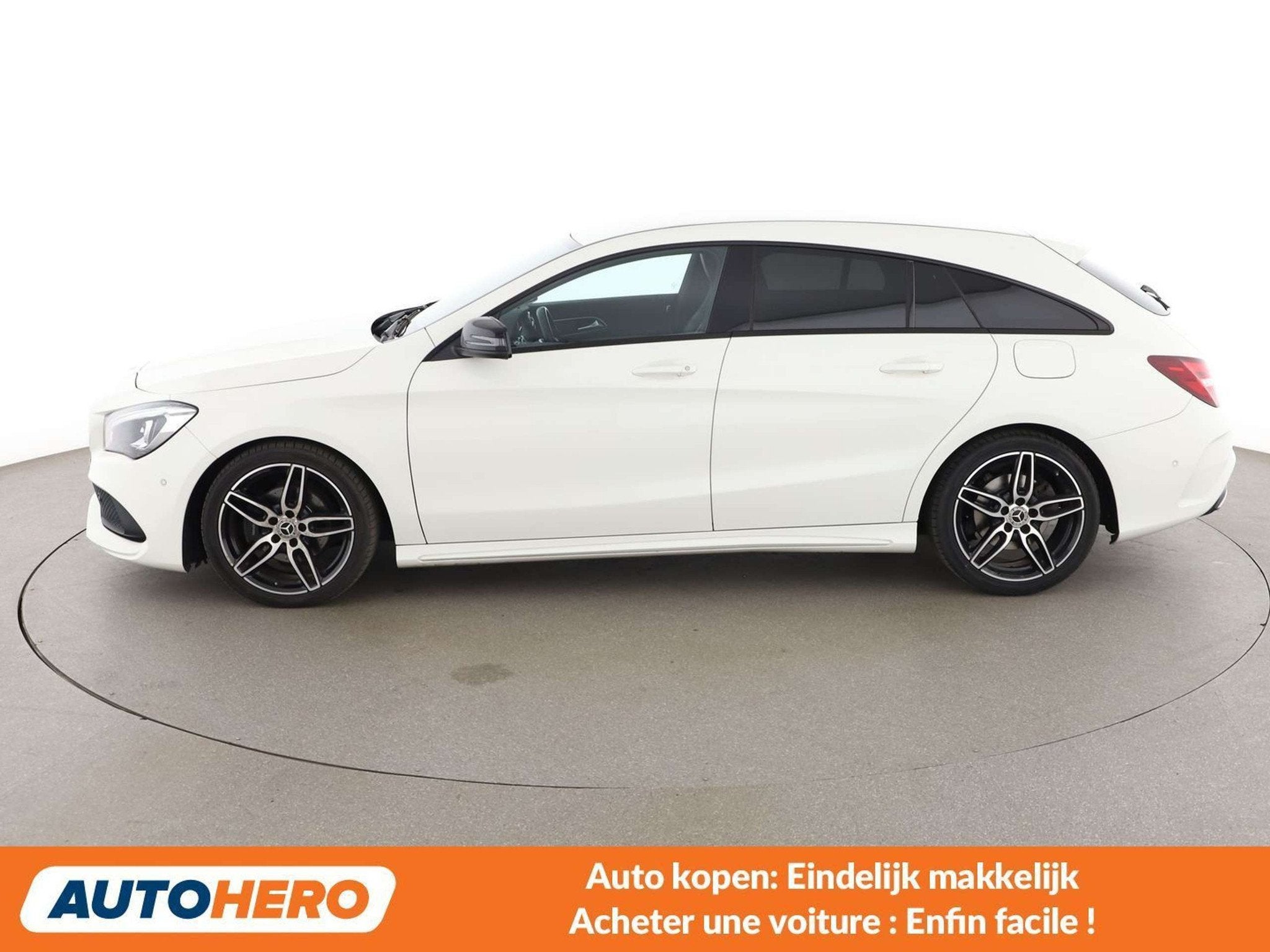 Mercedes-Benz CLA-Klasse 180 CLA 180 Shooting Brake AMG Line, Auto's, CLA, 122 pk, Zwart, Wit