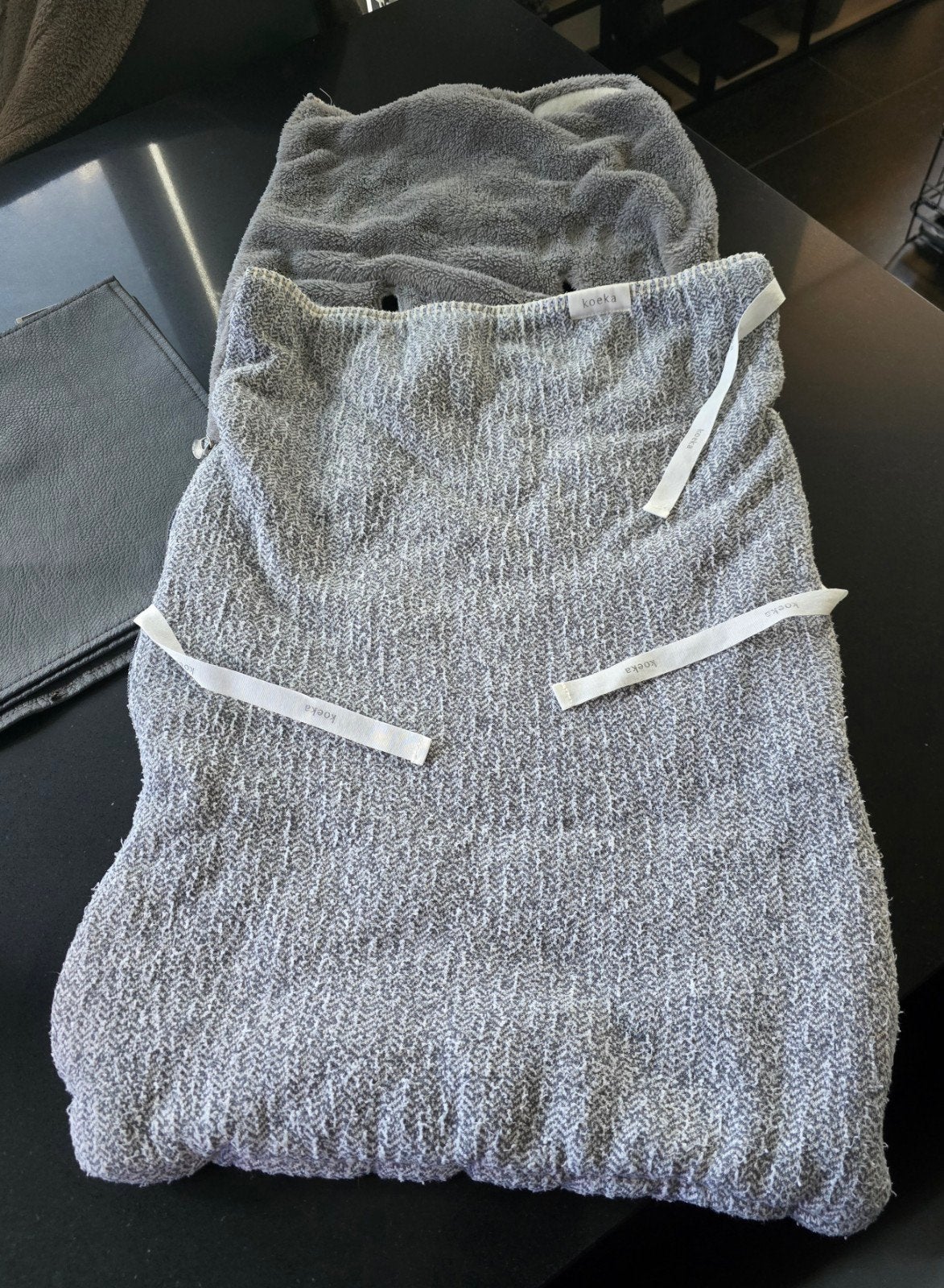 ​Fijne en lekker warme Koeka voetzak / wandelwagenzak grijsi, Kinderen en Baby's, Koeka, Ophalen of Verzenden, Dubbelzijdig, Voetenzak