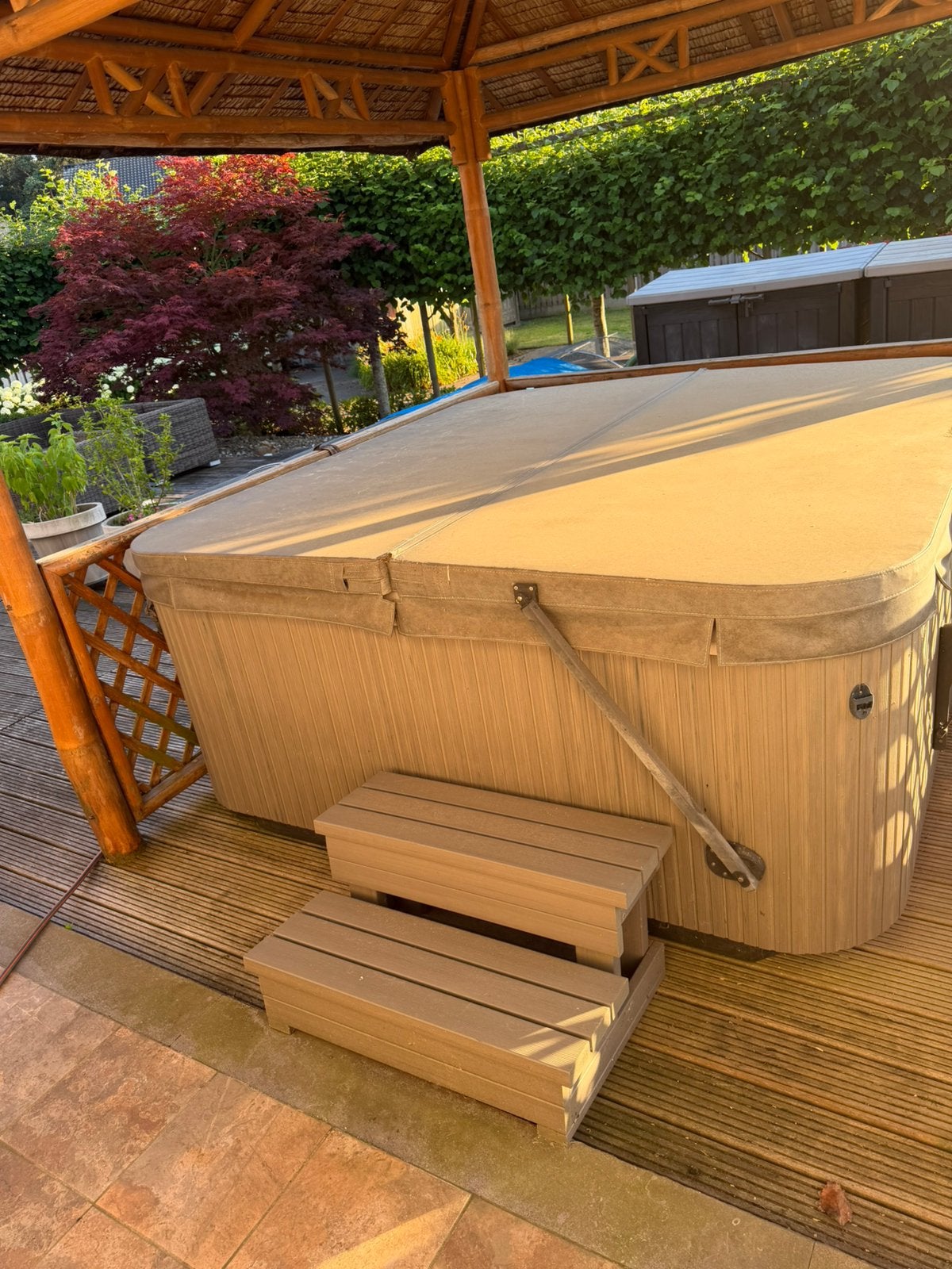 Hot Spring jacuzzi – 5-persoons spa, Jardin & Terrasse, Bains à remous et Spas, Enlèvement, Comme neuf, Escalier, Fixé