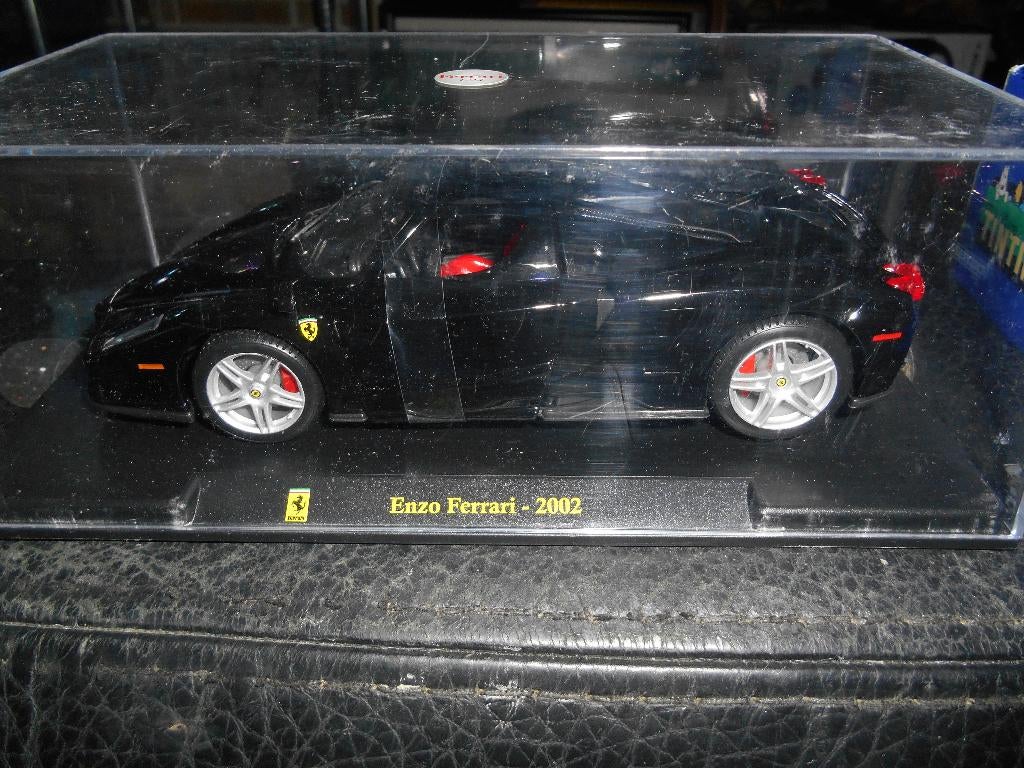Burago 1/24 Enzo Ferrari 2002, Ophalen of Verzenden, Burago