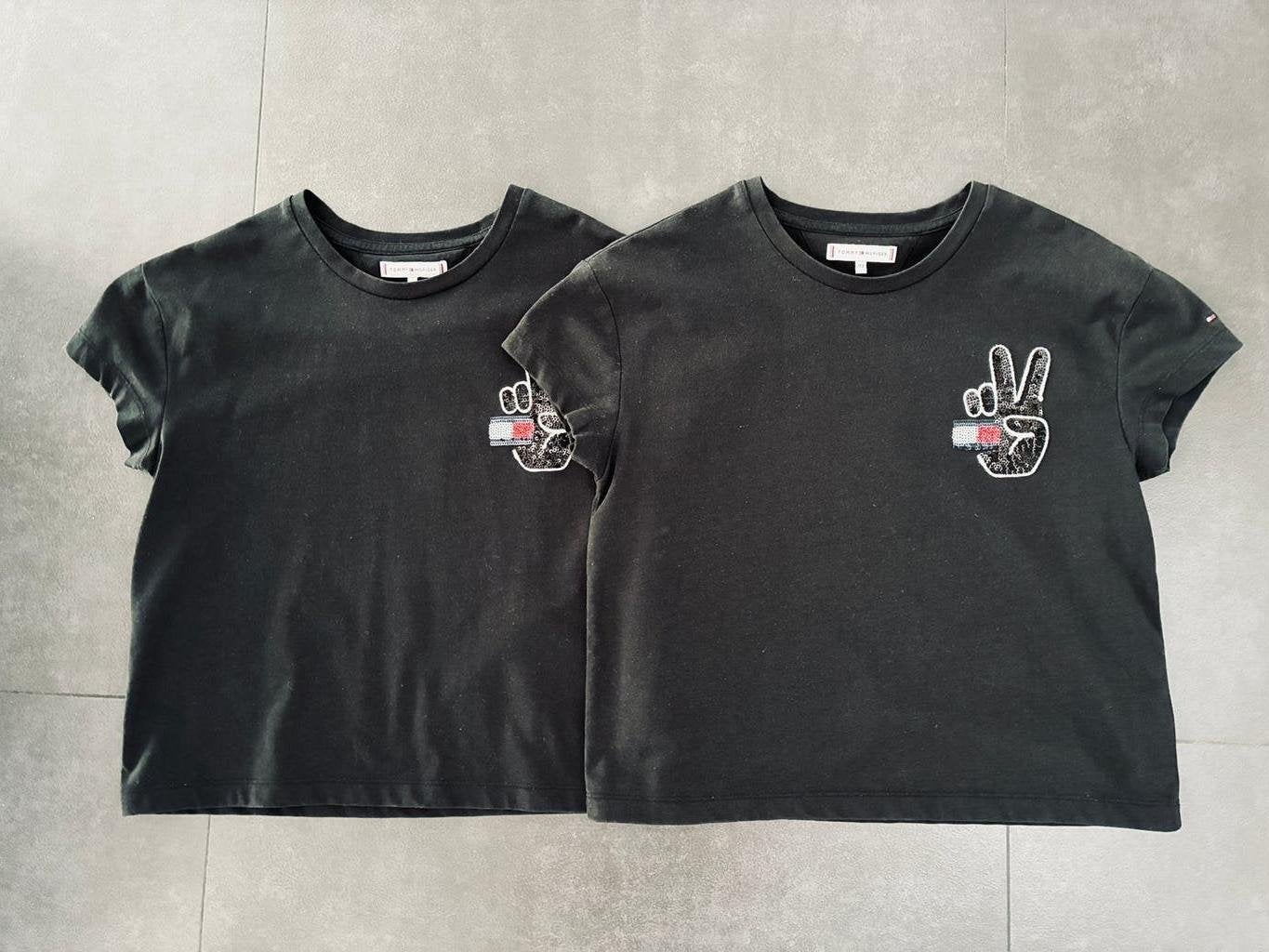 2x zwarte T-shirt van Tommy Hilfiger - maat 152 ( tweeling), Kinderen en Baby's, TOMMY HILFIGER., Meisje, Ophalen of Verzenden
