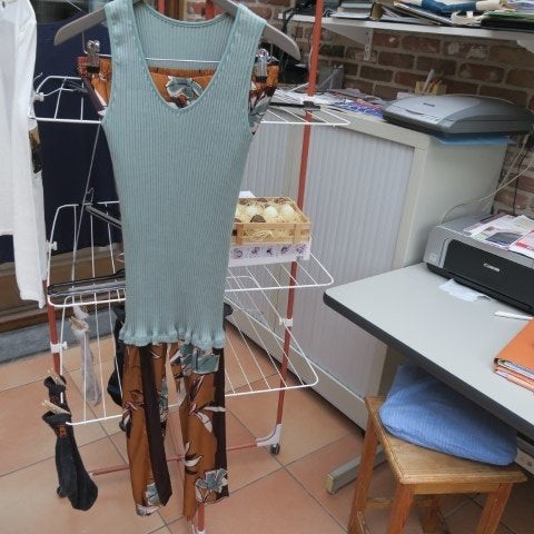 Topje + broek nieuw printblad bruingroen Mey Lovestory mt 40, Vêtements | Femmes, Tops, Taille 38/40 (M), Enlèvement ou Envoi
