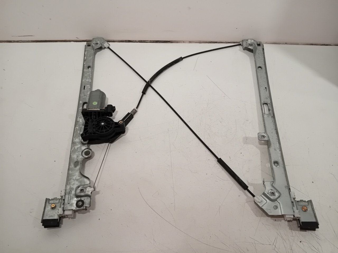 Raammechaniek elektrisch links voor GMC Sierra, Onderdelen@venauto.nl, Van der Ven Autorecycling B.V., Ettenseweg 76, 4706 PB Roosendaal, The Netherlands