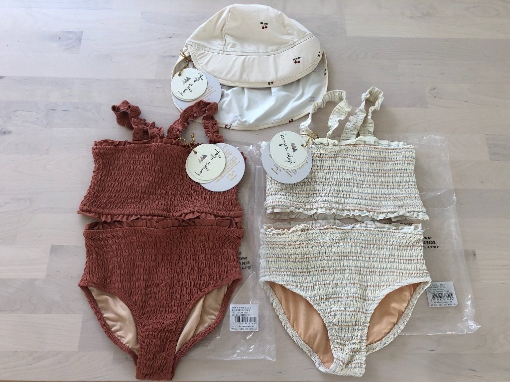 Konges Slojd bikini en zonnehoed 104-110, Enfants & Bébés, Vêtements enfant | Taille 104, Neuf, Fille, Vêtements de sport ou Maillots de bain