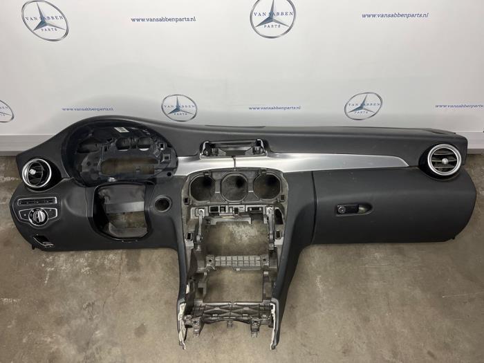 Tableau de bord d'un Mercedes C-Klasse, -, 3 mois de garantie, Utilisé, -