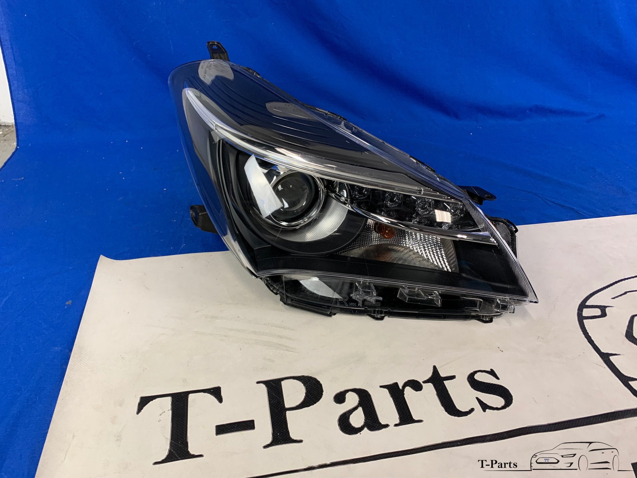 Toyota yaris phare droit LED feux diurnes 2014+ lampe, Info@fabrikant.eu, Fabrikant BV, Toyota, Utilisé