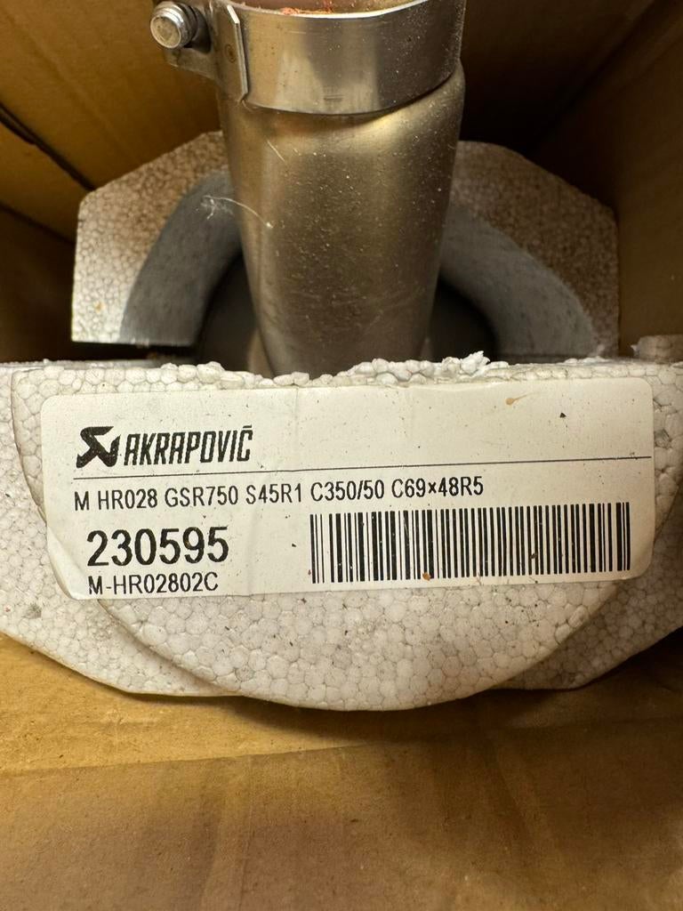 Akrapovic uitlaat, Enlèvement, Utilisé