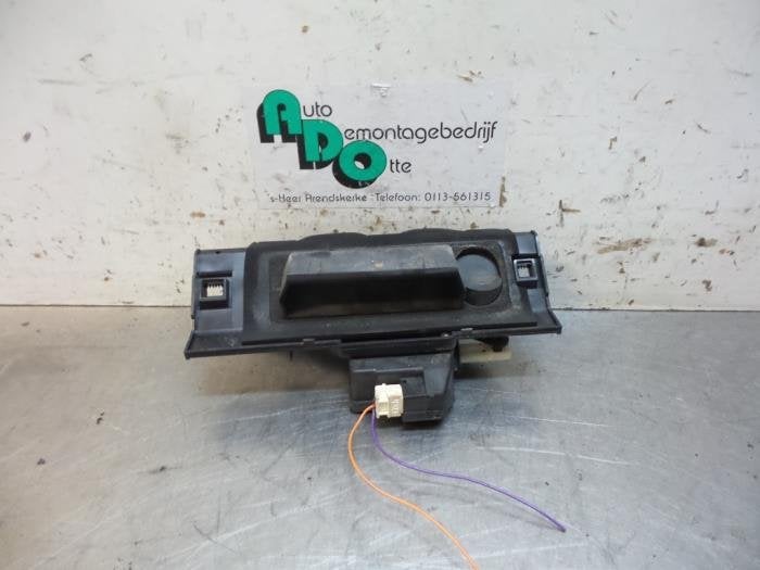 Poignée hayon d'un Peugeot 206, Autos : Pièces & Accessoires, -, 3 mois de garantie, Utilisé, -