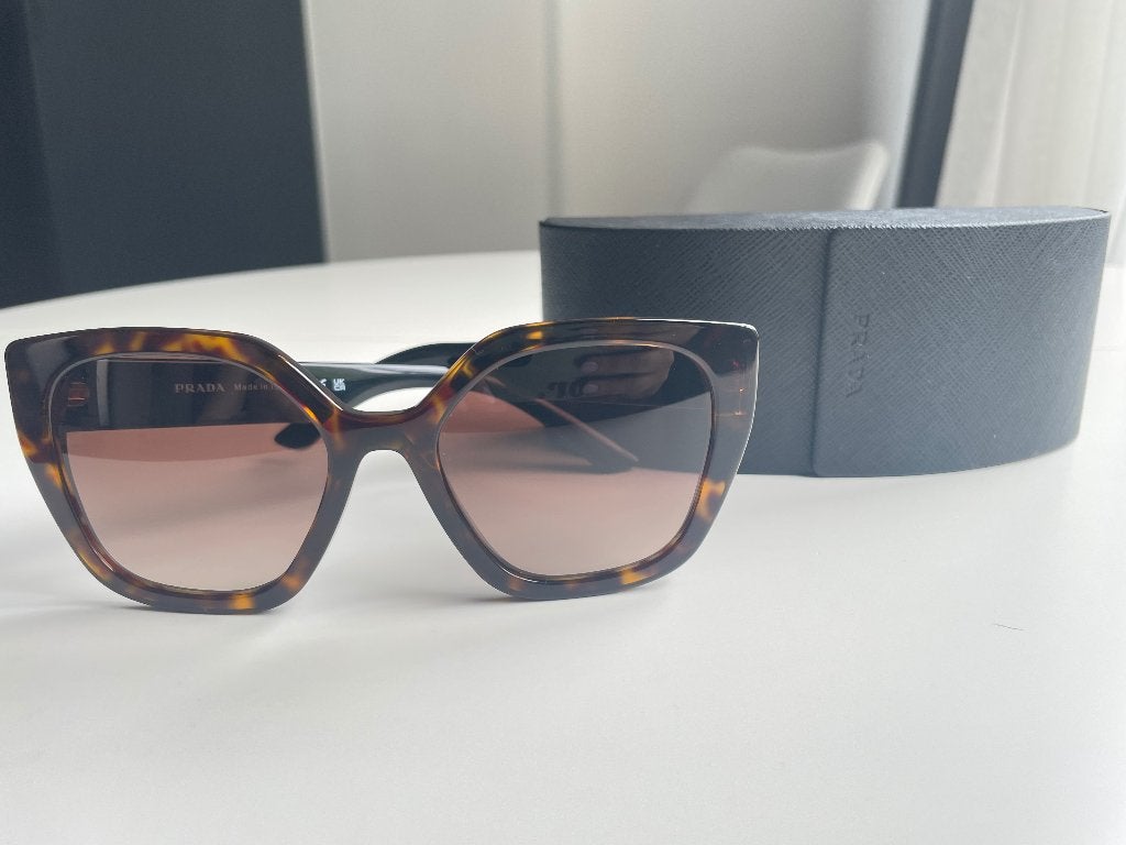 Prada zonnebril (Dames), Ophalen, Zonnebril, Zo goed als nieuw, Prada
