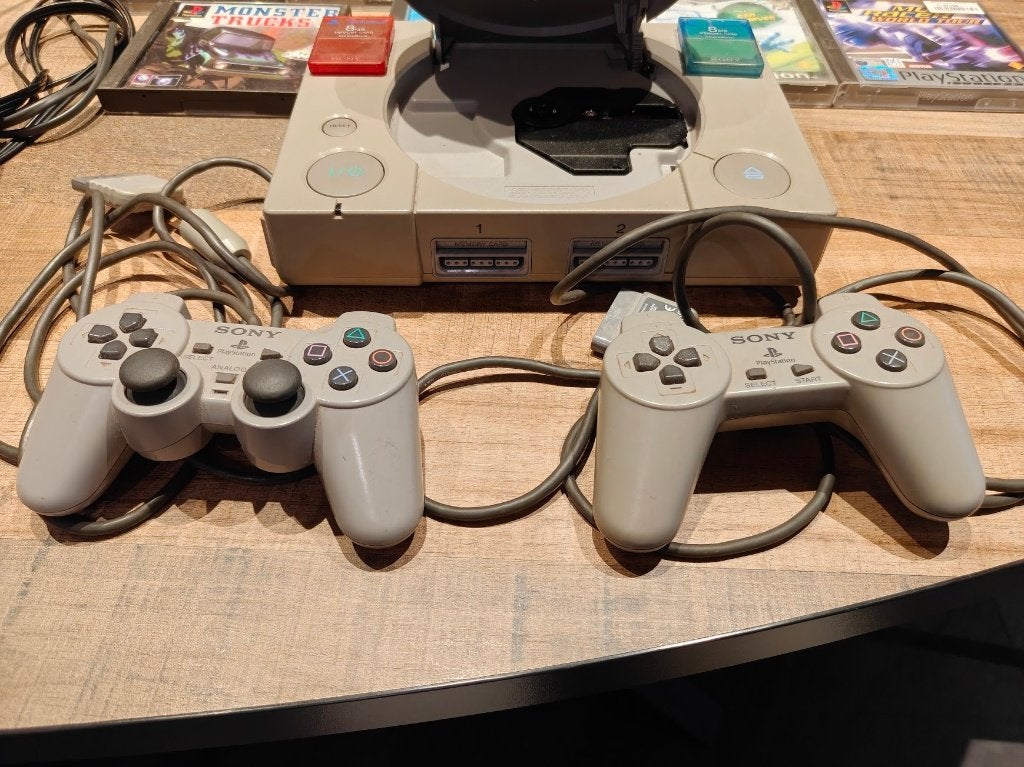 PS1 met controllers & games, Games en Spelcomputers, Ophalen, Gebruikt, Met 2 controllers, Met games