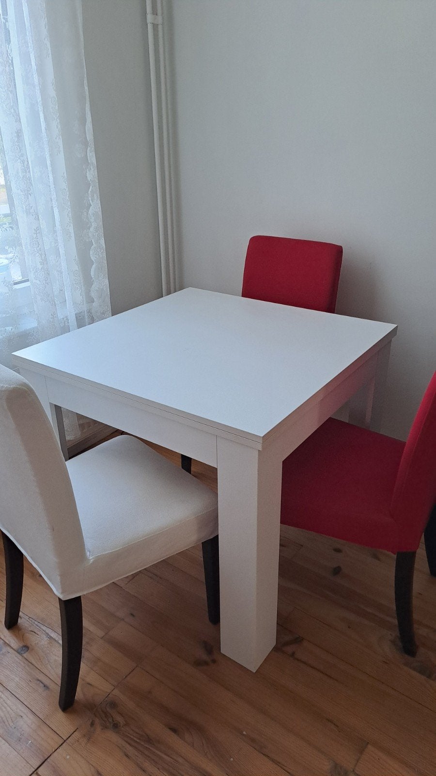 Table blanche - Marque Mobil Fever (chaises sur demande), Enlèvement, Utilisé, Minimal, 4 à 6 chaises