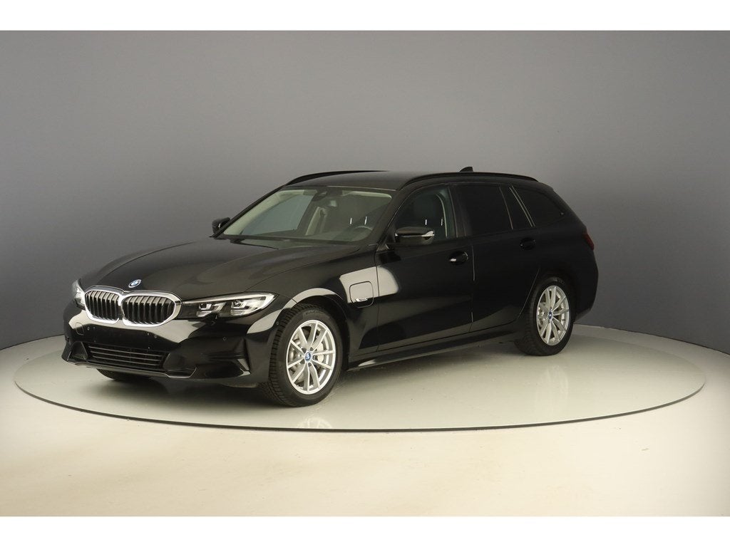 BMW 330 e Touring 292pk Pack Business, Automaat, 32 g/km, 292 pk, https://public.car-pass.be/vhr/992379cd-de47-47ea-85da-a760904c5200