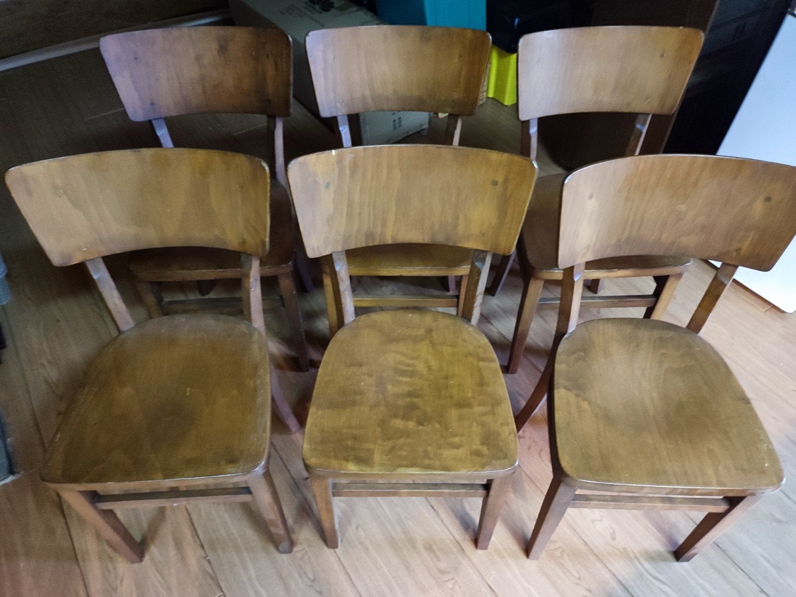 6 oude stoelen, Ophalen