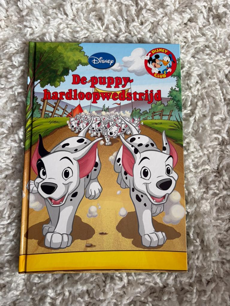 Disney club - De puppy hardloopwedstrijd, Boeken, Ophalen of Verzenden, Gelezen, Jongen of Meisje, Fictie algemeen