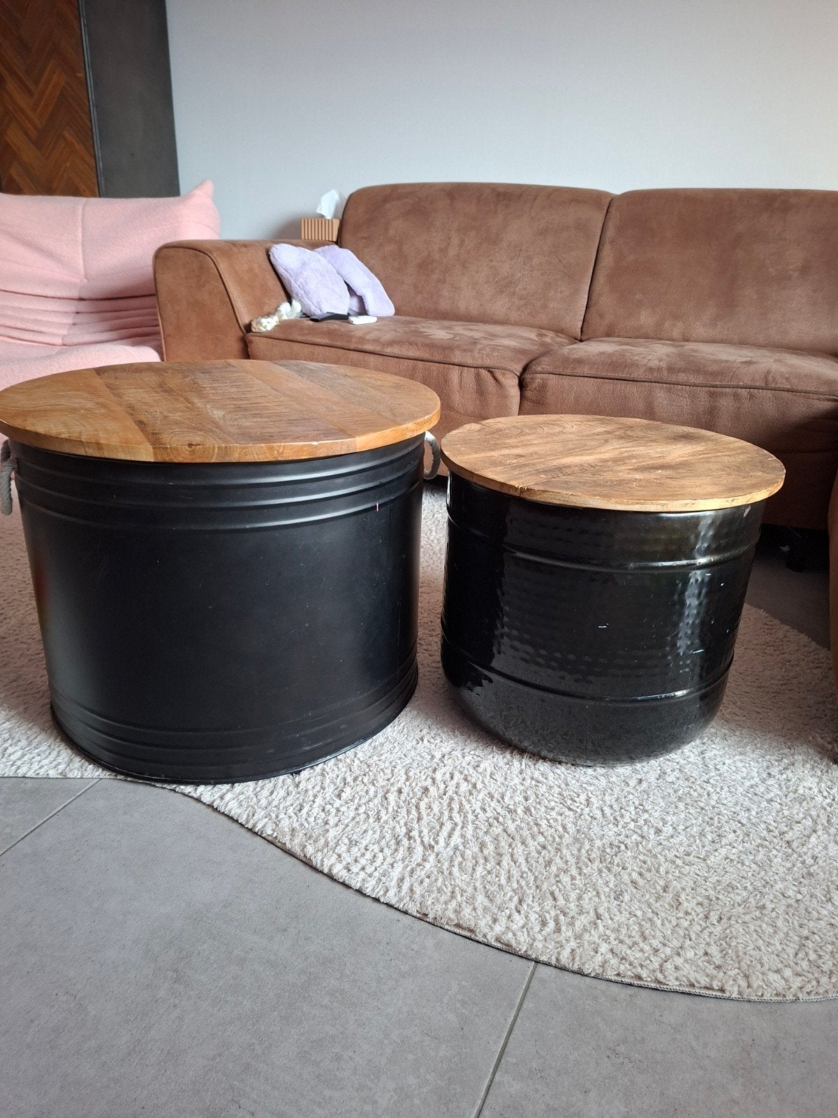 Twee salontafels, Ophalen