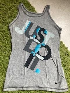 Nike mouwloos t-shirt, maat 140-152, grijs, Enfants & Bébés, Vêtements enfant | Taille 140, NIKE, Garçon ou Fille, Enlèvement ou Envoi
