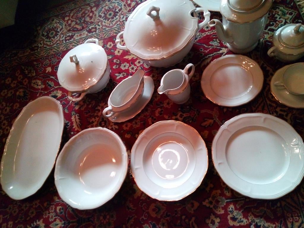 72-delig wit servies met gouden rand, Ophalen, Zo goed als nieuw, Overige stijlen, Porselein