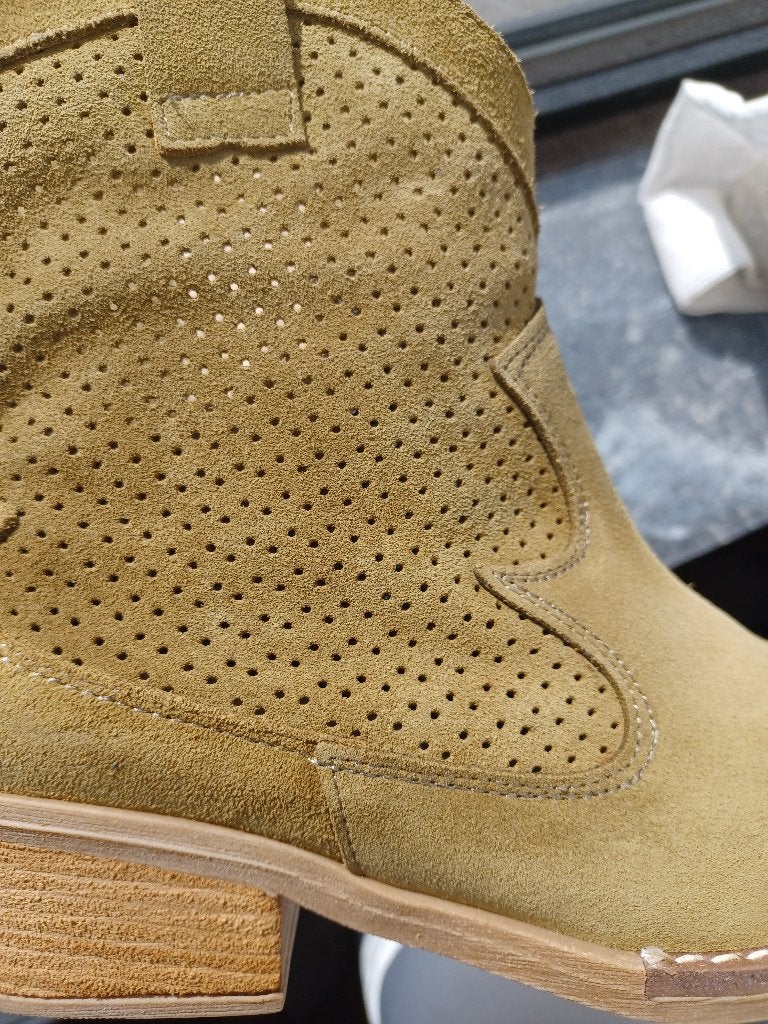 Suede enkellaarzen (zacht leer) maat 37, Ophalen, Bruin, Lage of Enkellaarzen, Nieuw