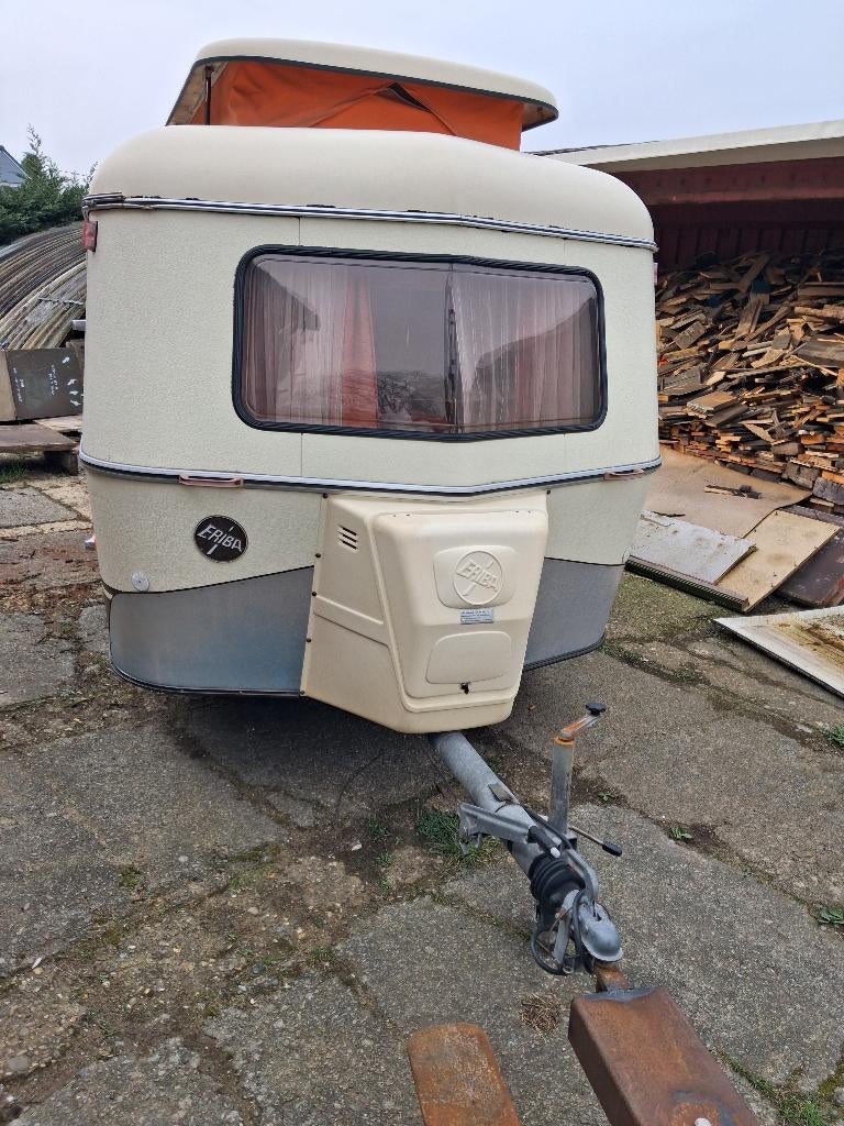 Caravane Meriba Triton, Caravanes & Camping, Caravanes, Particulier, jusqu'à 4, 500 - 750 kg, Siège standard, Eriba, Lit dans la longueur