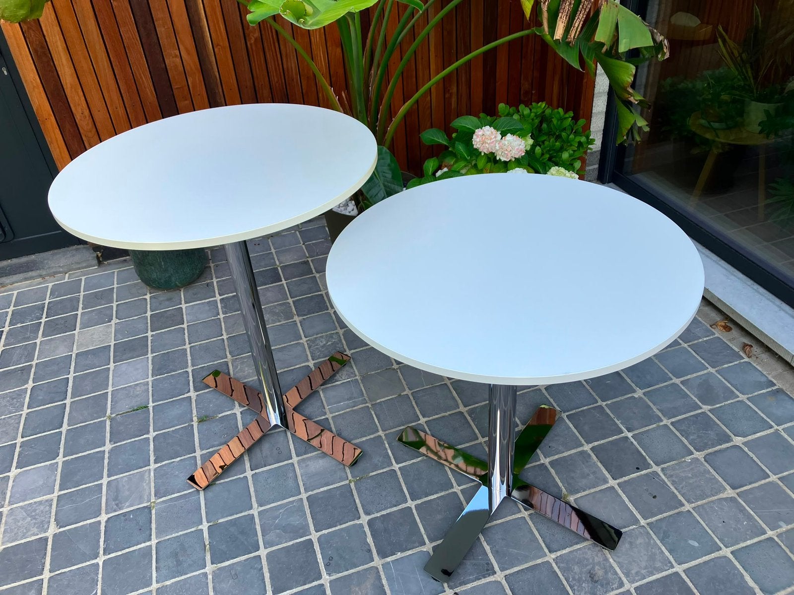 2 ronde hoge tafels Kinnarps, Huis en Inrichting, Tafels | Statafels, Zo goed als nieuw, Ophalen