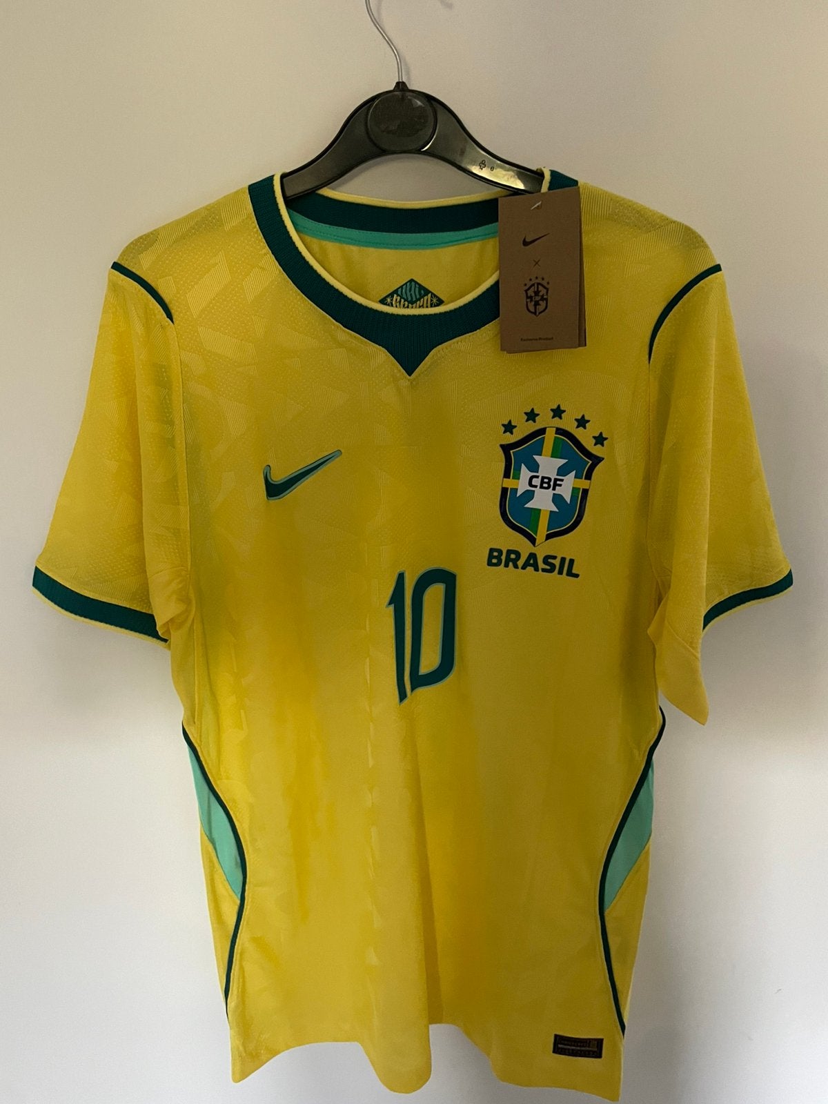 Maillot 2026 au Brésil — Neymar Jr #10 — Taille M, Envoi, Neuf, Maillot