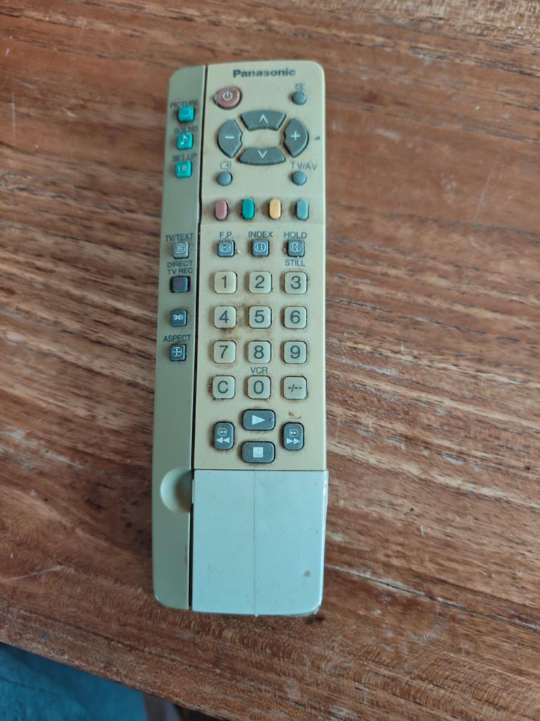 Télécommande Panasonic EUR511212A., Enlèvement