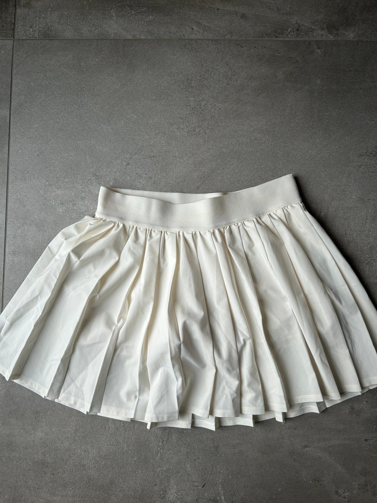 Adidas - Tennis/padel rokje. Maat S. Nieuw, Vêtements | Femmes, Neuf, Enlèvement ou Envoi, Blanc, Au-dessus du genou