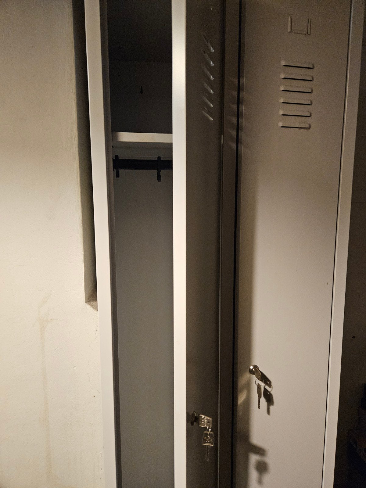 locker, Enlèvement, Comme neuf
