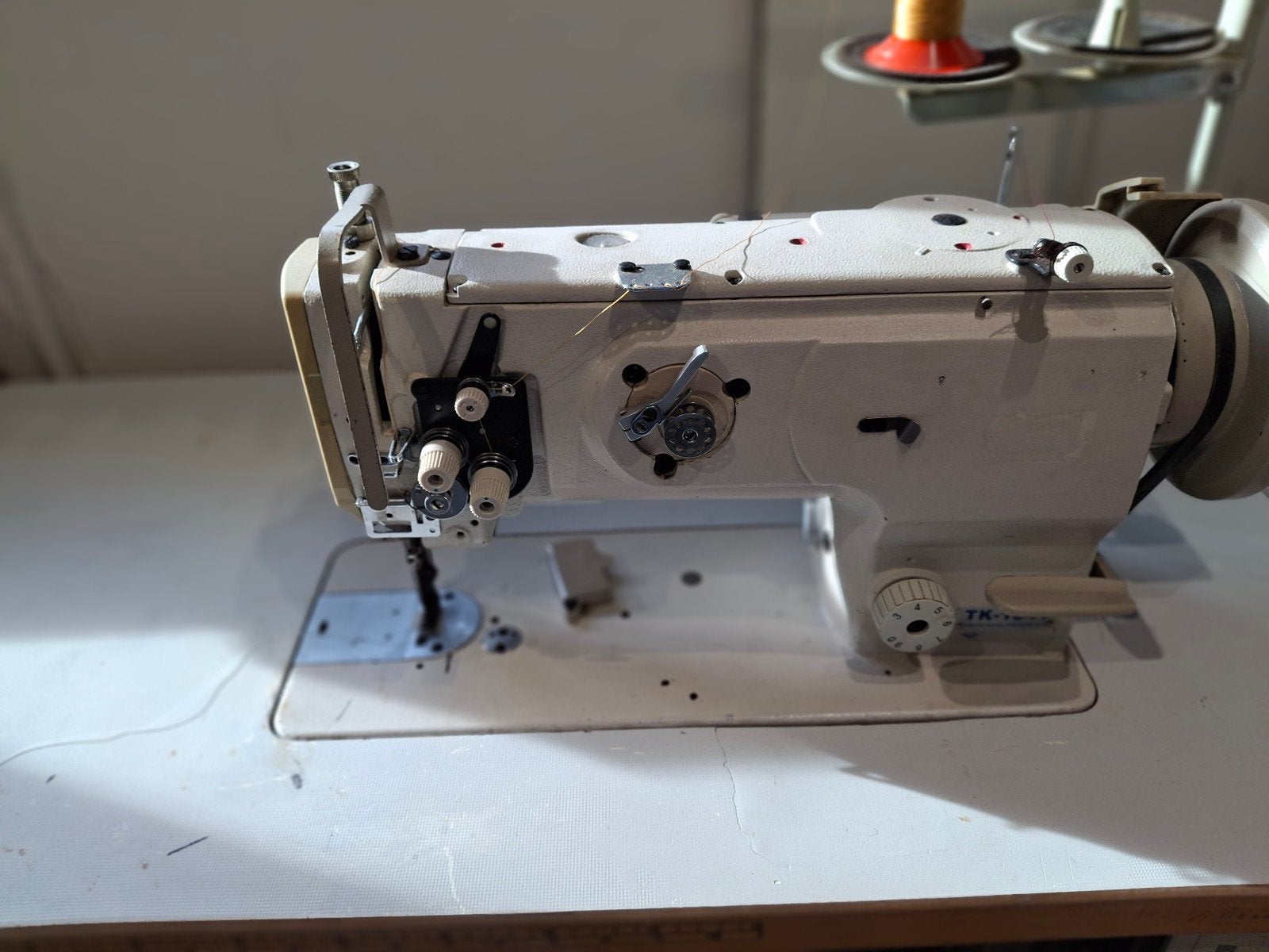 Industriele naaimachine, Enlèvement, Machine à coudre