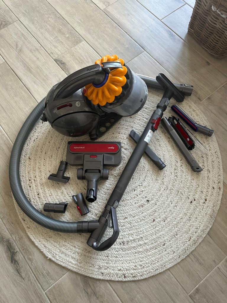 Krachtige stofzuiger zonder zak Dyson, alle hulpstukken, Elektronische apparatuur, Ophalen, Inclusief accessoires, Zo goed als nieuw