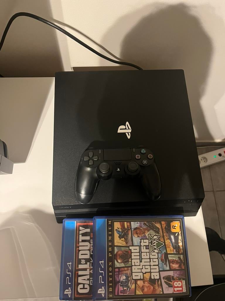 Ps4 pro + alle cables + 4 game disc, Ophalen, Zo goed als nieuw, Pro