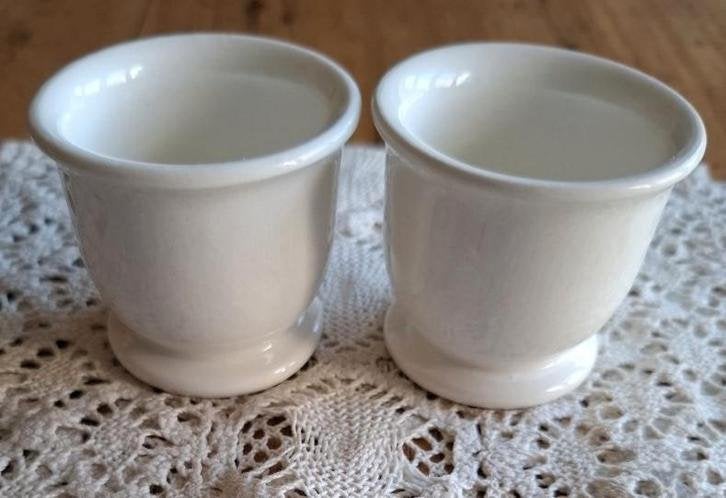 2 Brocante keramieke Off white eierdopjes, Antiek en Kunst, Ophalen of Verzenden