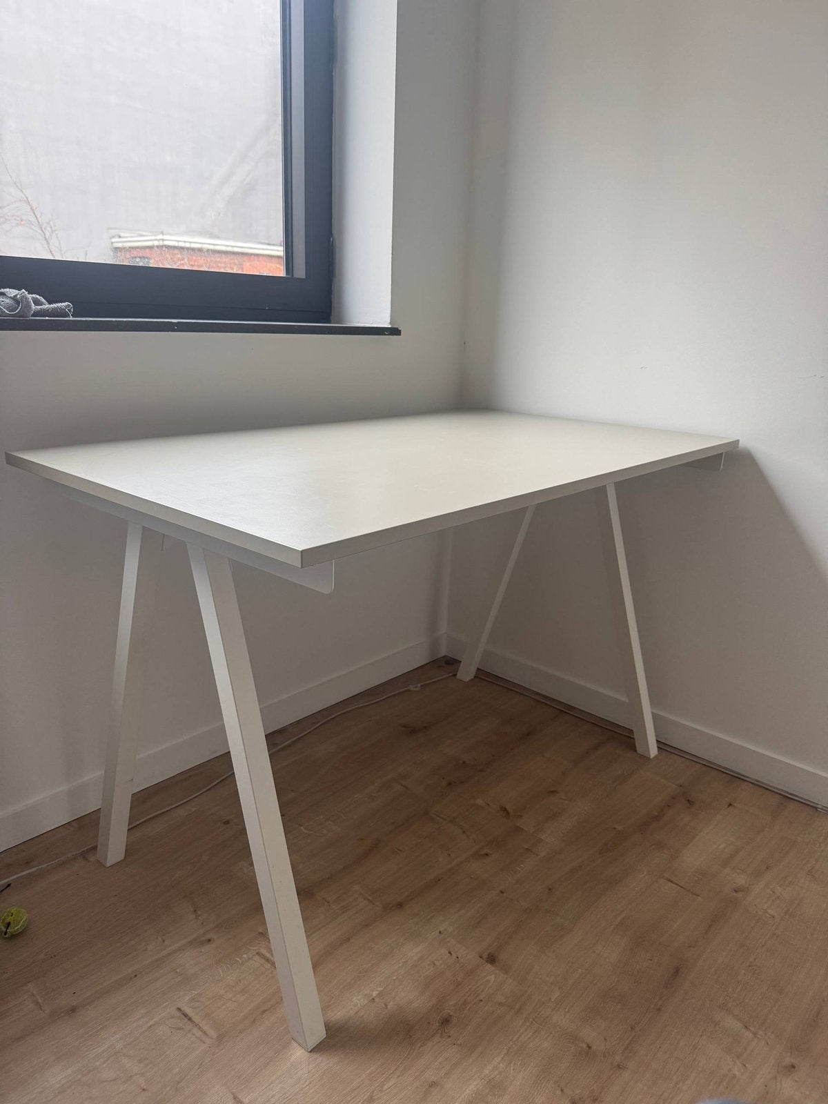 IKEA TROTTEN bureau in beige/wit, afmetingen 140  80 cm., Maison & Meubles, Bureau gaming, Comme neuf, Enlèvement, IKEA