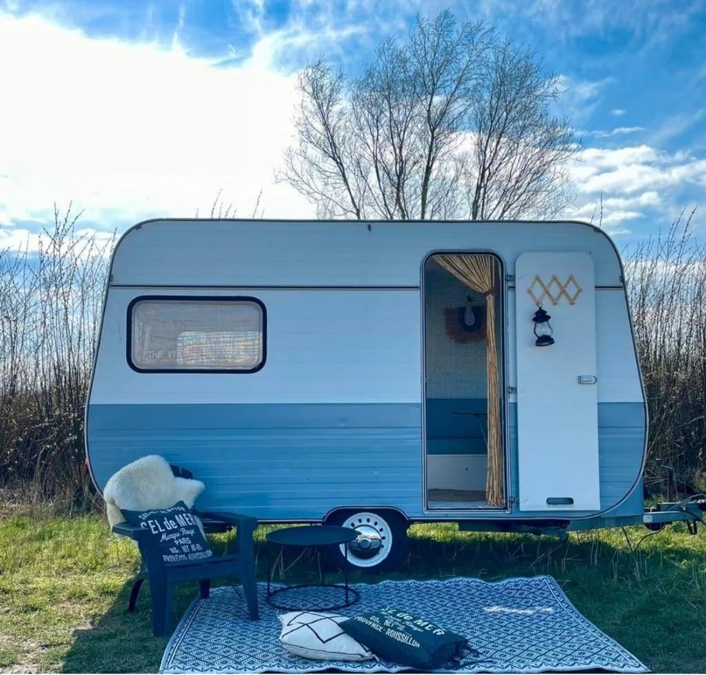 Retro opgeknapte caravan, Vast bed, Koelkast, Treinzit, Tot en met 3
