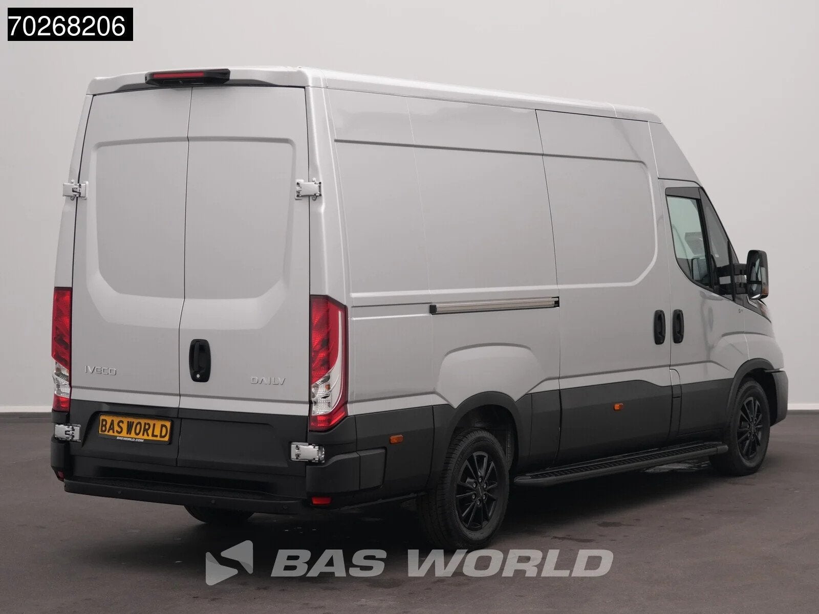 Iveco Daily 35S21 BPM VRIJ! 3.0L Automaat L2H2 Black Edition, Autos, Neuf, Argent ou Gris, Achat, Euro 6