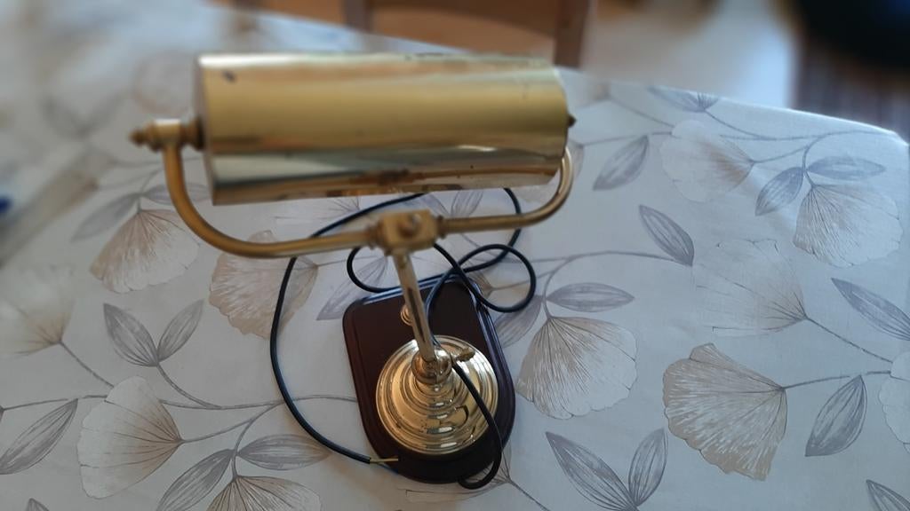 Lampe de bureau, Enlèvement