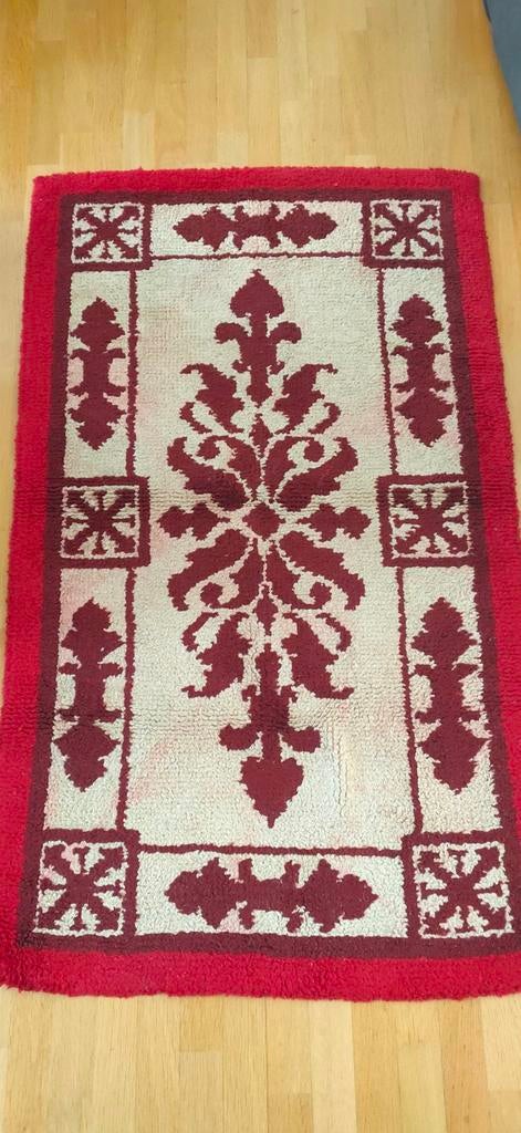 Petit tapis style persan ., Enlèvement